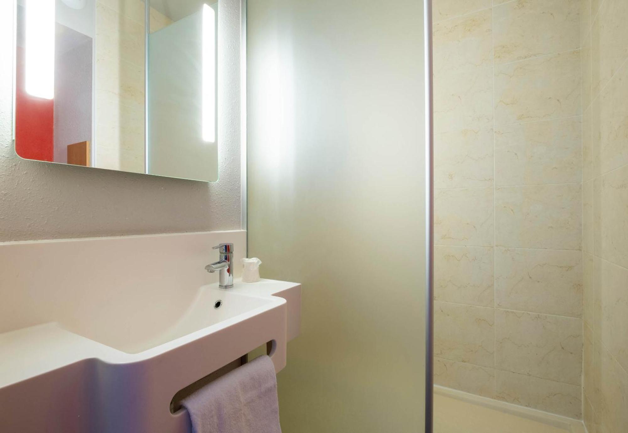 B&B Hotel La Rochelle Beaulieu Puilboreau Buitenkant foto