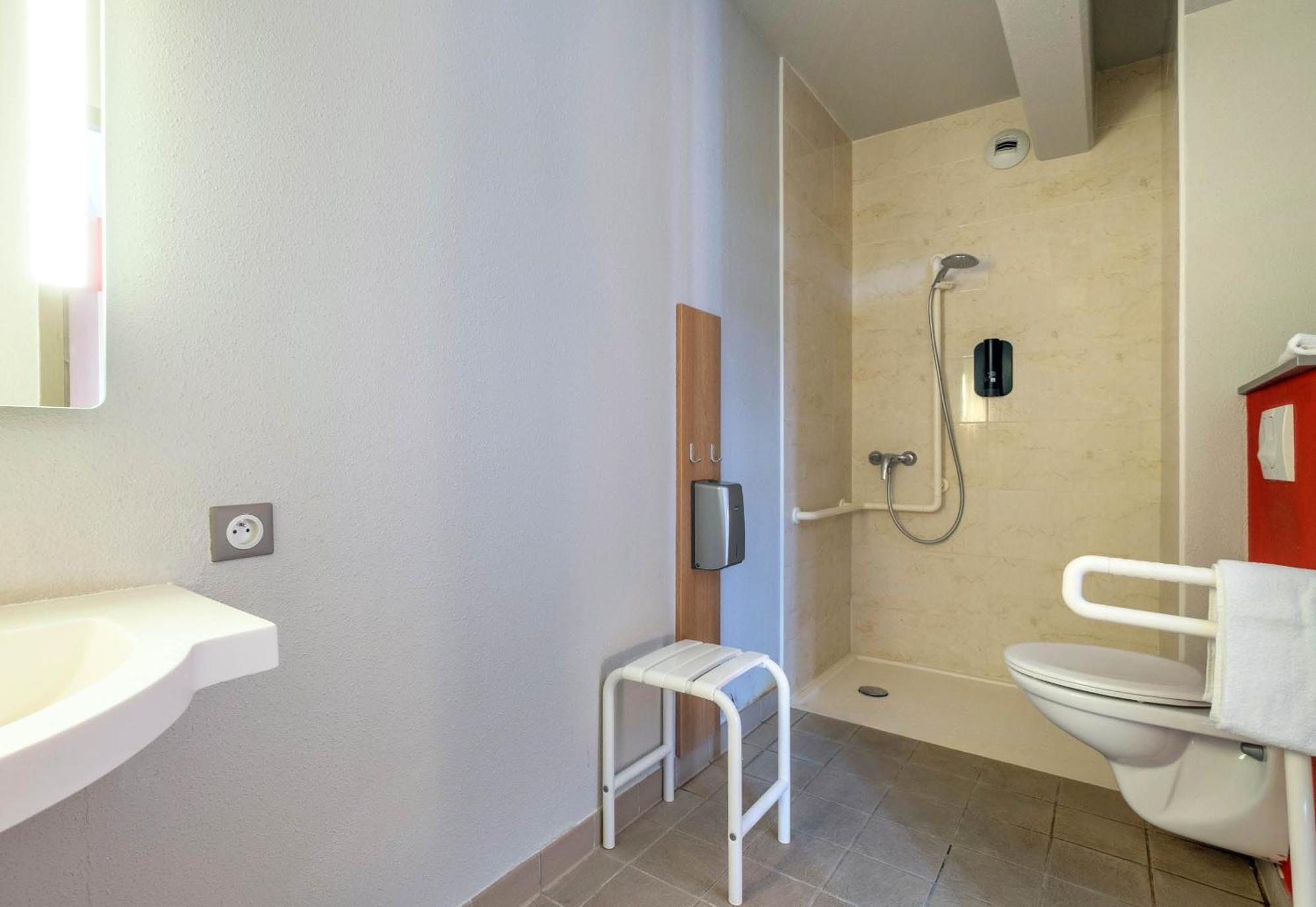 B&B Hotel La Rochelle Beaulieu Puilboreau Buitenkant foto