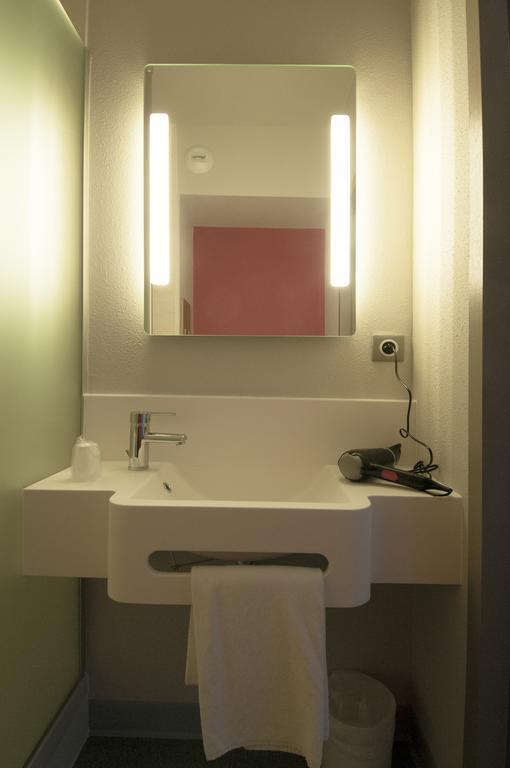 B&B Hotel La Rochelle Beaulieu Puilboreau Kamer foto